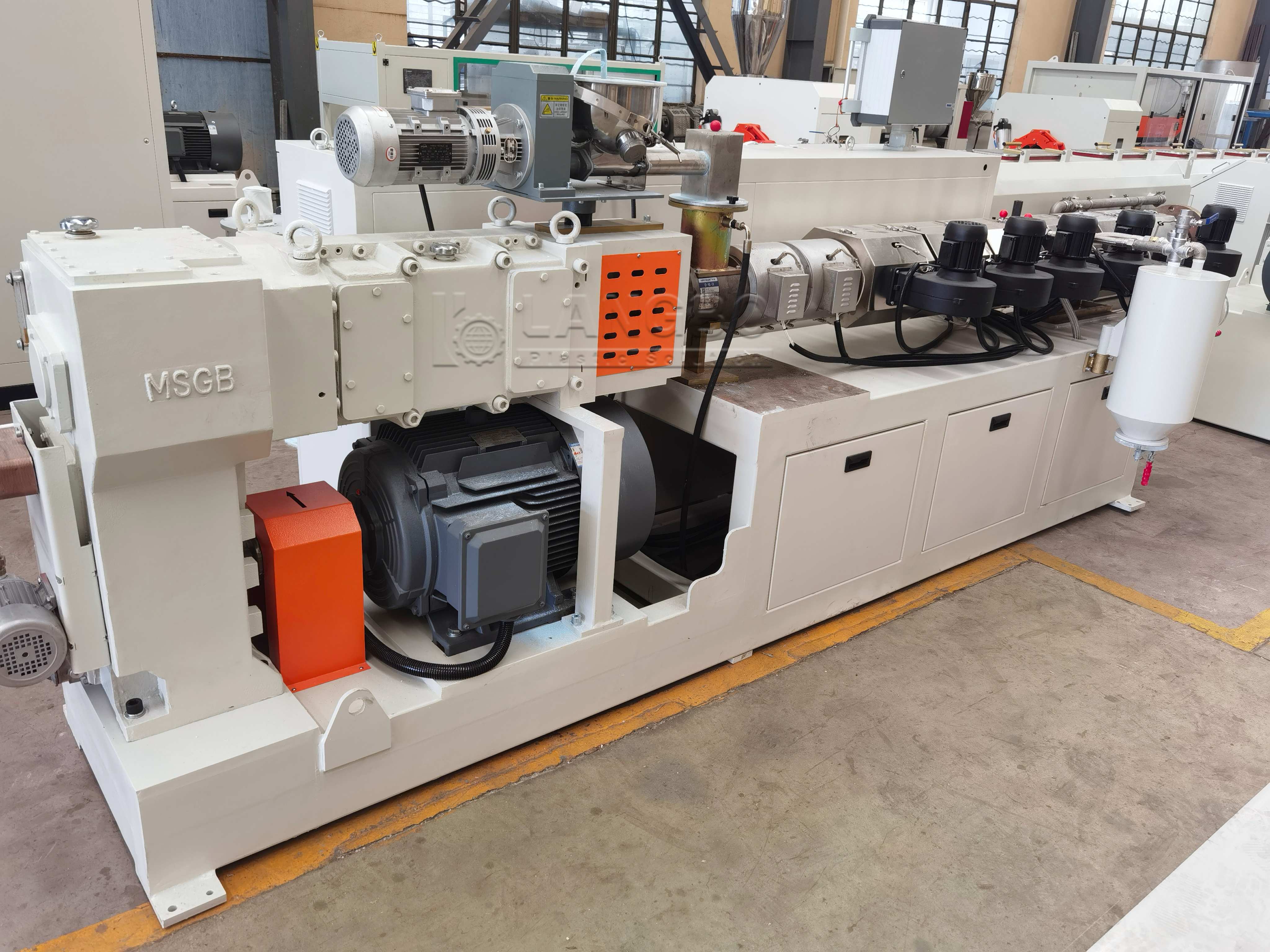 के बारे में नवीनतम कंपनी का मामला PVC Pipe Extrusion Line Project for Infrastructure Pipe Manufacturing in Algeria