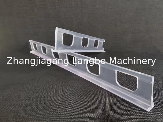 गुणवत्ता  Supermarket Cable Cover Transparent PVC Profile Production Line कारखाना