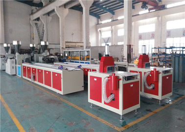 कच्चे माल पीवीसी additives के साथ प्लास्टिक प्रोफाइल विनिर्माण लाइन के लिए 350KG/H क्षमता पीवीसी extruder मशीन