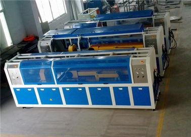 350KG / H उत्पाद की गति WPC वॉल पैनल मशीन, PLC नियंत्रण WPC प्रोफ़ाइल उत्पादन लाइन