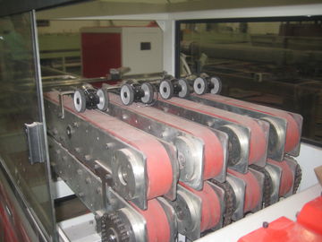 टिकाऊ चार पीवीसी पाइप निर्माण मशीन 250KG / H / 350KG / H क्षमता डबल स्क्रू