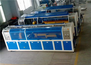टिकाऊ पीवीसी लकड़ी प्लास्टिक प्रोफाइल फर्श extruder मशीन