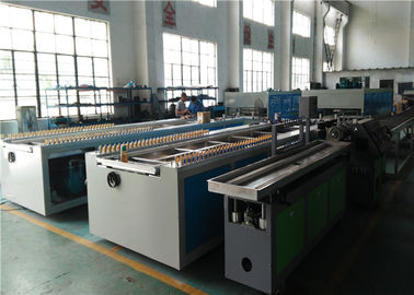 टिकाऊ पीवीसी लकड़ी प्लास्टिक प्रोफाइल फर्श extruder मशीन