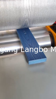 लकड़ी प्लास्टिक डेकिंग डोर कम्पोजिट लेमिनेशन बनाने की मशीन / एम्बॉसिंग मशीन