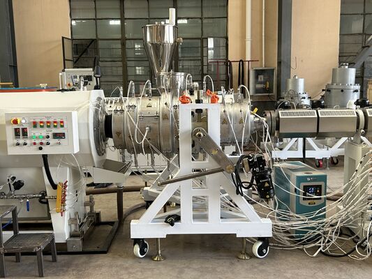 सीमेंस मोटर प्लास्टिक extruder एचडीपीई पाइप extrusion उत्पादन लाइन extrusion मशीन