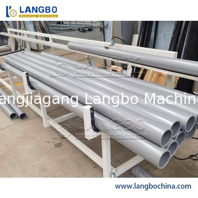 प्लास्टिक मशीन पीवीसी वाटर पाइप बनाने की मशीनें पाइप एक्सट्रूडर स्वचालित नियंत्रण प्रणाली के साथ