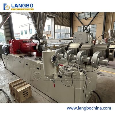 पीएलसी नियंत्रण पीवीसी पाइप उत्पादन लाइन उच्च उत्पादन और उत्पादकता