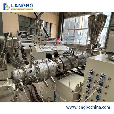 पीएलसी नियंत्रण पीवीसी पाइप उत्पादन लाइन उच्च उत्पादन और उत्पादकता