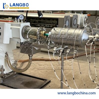 कम बिजली की खपत के साथ स्वचालित सिंगल स्क्रू पीपीआर पाइप एक्सट्रूज़न लाइन