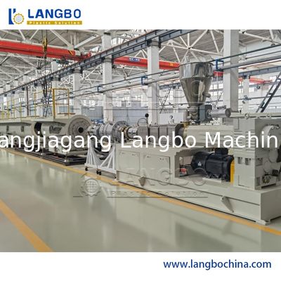 डस्ट / चिप फ्री कटिंग सिस्टम के साथ 150KG / हाई कैपेसिटी पीवीसी पाइप एक्सट्रूज़न लाइन