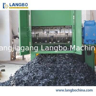 ऑटोमैटिक अपशिष्ट प्लास्टिक रीसाइक्लिंग स्क्रैडर पालतू बोतल कुचल/क्रैशर मशीन