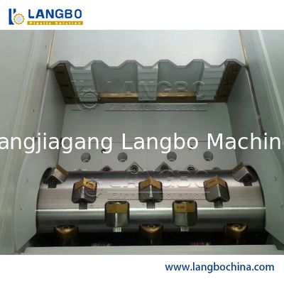 ऑटोमैटिक अपशिष्ट प्लास्टिक रीसाइक्लिंग स्क्रैडर पालतू बोतल कुचल/क्रैशर मशीन