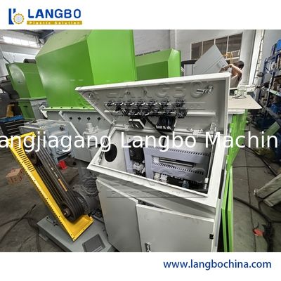 एचडीपीई बाल्टी अपशिष्ट पैलेट टुकड़े टुकड़े बड़े प्लास्टिक टैंक एकल शाफ्ट Shredder मशीन