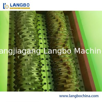 पूरी तरह से स्वचालित क्षैतिज अपशिष्ट प्लास्टिक Shredder Crusher नई इंजन पीवीसी पाइप पीई नालीदार पाइप पुनर्चक्रण मशीन