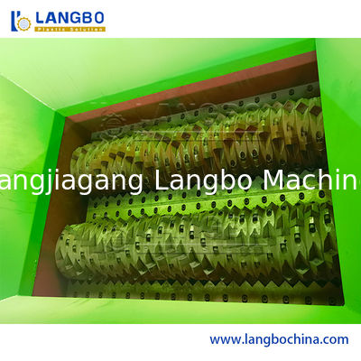 लकड़ी के कपड़े धातु रबर गत्ता टायर कांच ABS EVA कठोर सामग्री को कुचलने के लिए अपशिष्ट प्लास्टिक क्रशर मशीन