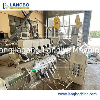 पीपीआर पाइप एक्सट्रूज़न लाइन 180 किलोग्राम/घंटा आउटपुट 3 लेयर को-एक्सट्रूज़न और सीएमएनएस पीएलसी नियंत्रण