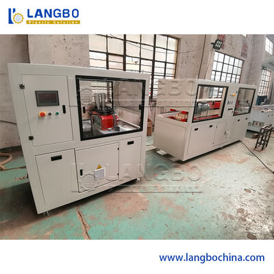 उच्च आउटपुट पीवीसी प्रोफाइल एक्सट्रूज़न लाइन 300 एमएम प्रोफाइल साइज 250 केजी / एच क्षमता