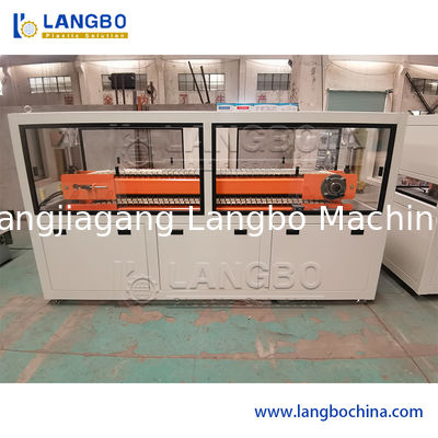 डब्ल्यूपीसी पीवीसी पैनल मशीन कोटिंग छत दीवार पैनल पीवीसी छत पैनल खोखले सजावट पैनल प्रोफाइल एक्सट्रूज़न बनाने एक्सट्रूडर मशीन