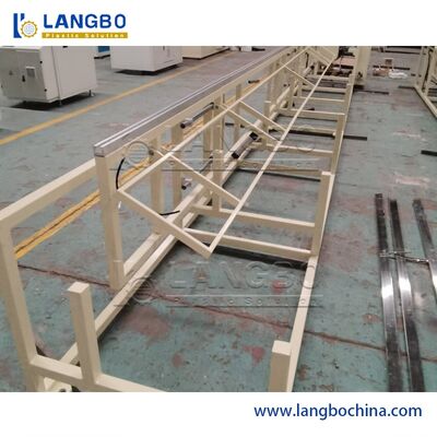 कॉनिकल डबल स्क्रू एक्सट्रूडर के साथ 300 मिमी पीवीसी प्रोफाइल एक्सट्रूज़न लाइन