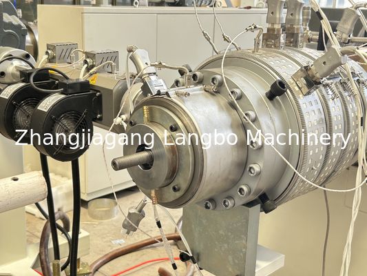 50-200 मिमी पीवीसी पाइप एक्सट्रूज़न लाइन / पीवीसी पाइप बनाने की मशीन / पीवीसी पाइप उत्पादन लाइन