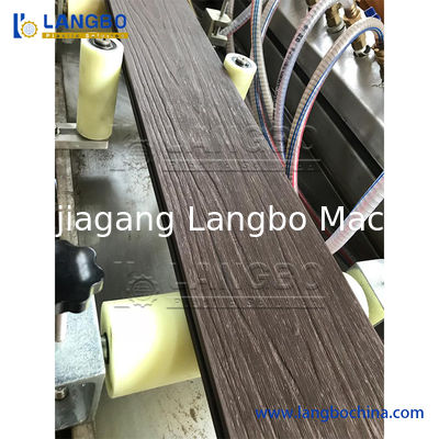 सीई डब्ल्यूपीसी प्रोफाइल एक्सट्रूज़न लाइन 100 - 150 केजी / एच उच्च उत्पादन क्षमता