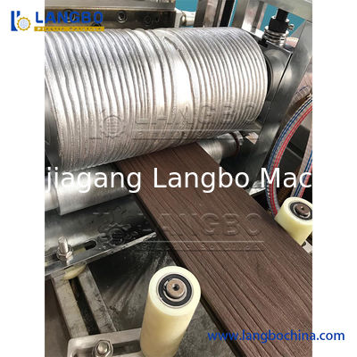 सीई डब्ल्यूपीसी प्रोफाइल एक्सट्रूज़न लाइन 100 - 150 केजी / एच उच्च उत्पादन क्षमता