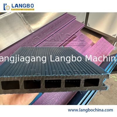 सीई डब्ल्यूपीसी प्रोफाइल एक्सट्रूज़न लाइन 100 - 150 केजी / एच उच्च उत्पादन क्षमता