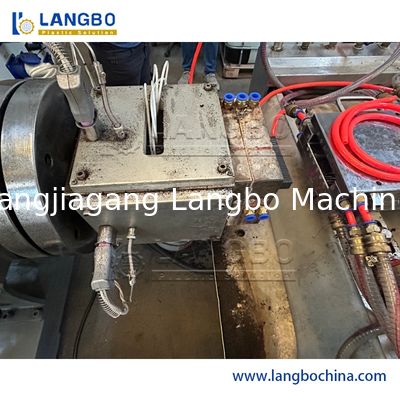 सीई डब्ल्यूपीसी प्रोफाइल एक्सट्रूज़न लाइन 100 - 150 केजी / एच उच्च उत्पादन क्षमता