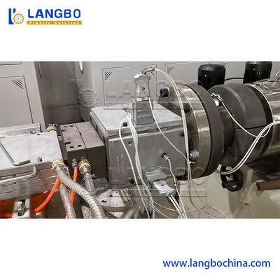 शंक्वाकार ट्विन स्क्रू एक्सट्रूडर के साथ विशेष डब्ल्यूपीसी वॉल पैनल उत्पादन लाइन