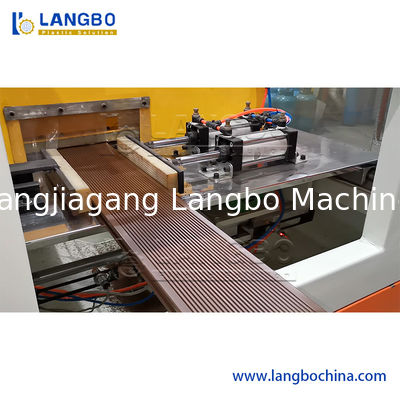 350KG / H उत्पाद की गति WPC वॉल पैनल मशीन, PLC नियंत्रण WPC प्रोफ़ाइल उत्पादन लाइन