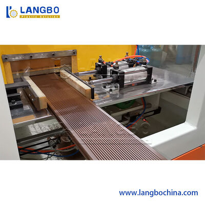 लोकप्रिय आसान संचालित WPC प्रोफ़ाइल एक्सट्रूज़न लाइन कम ऊर्जा खपत