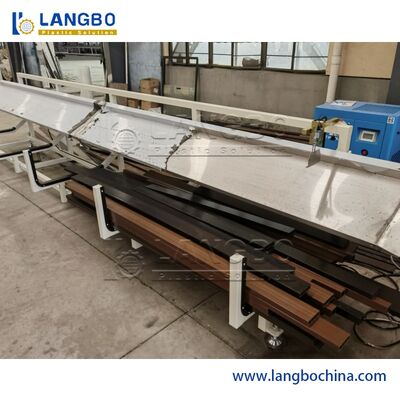 पीवीसी / डब्ल्यूपीसी प्रोफाइल एक्सट्रूज़न लाइन सीमेंस मोटर डबल स्क्रू डिजाइन