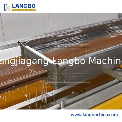 पीवीसी / डब्ल्यूपीसी प्रोफाइल एक्सट्रूज़न लाइन सीमेंस मोटर डबल स्क्रू डिजाइन