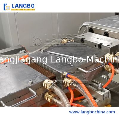 पीवीसी / डब्ल्यूपीसी प्रोफाइल एक्सट्रूज़न लाइन सीमेंस मोटर डबल स्क्रू डिजाइन