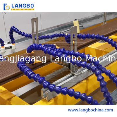 पीवीसी / डब्ल्यूपीसी प्रोफाइल एक्सट्रूज़न लाइन सीमेंस मोटर डबल स्क्रू डिजाइन