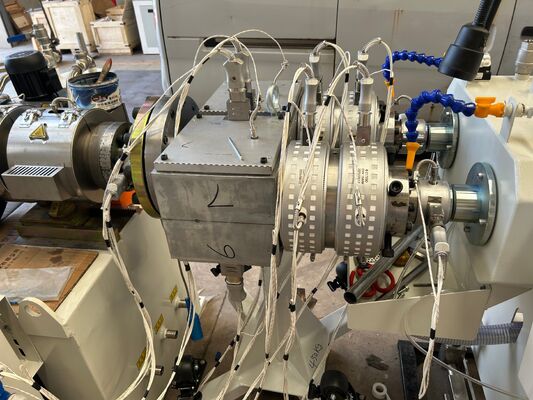 प्लास्टिक एक्सट्रूज़न मशीन प्लास्टिक उपकरण पीवीसी पीपी पीई पाइप एक्सट्रूडर पीवीसी पाइप बनाने की मशीन