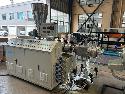 प्लास्टिक एक्सट्रूज़न मशीन प्लास्टिक उपकरण पीवीसी पीपी पीई पाइप एक्सट्रूडर पीवीसी पाइप बनाने की मशीन