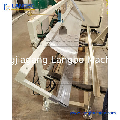 1180mm प्रोफाइल आकार पीवीसी केबल ट्रंक बनाने की मशीन 8 मीटर अंशांकन टेबल और 55/110 शंक्वाकार ट्विन स्क्रू एक्सट्रूडर के साथ