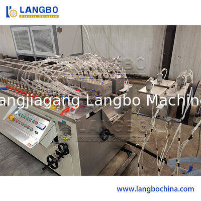 पीवीसी ट्रंक एक्सट्रूज़न लाइन केबल तार सुरक्षा ट्रंकिंग प्रोफाइल बनाने की मशीन पंचिंग डिवाइस के साथ