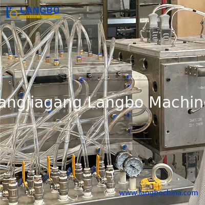 विभिन्न आकार के मोल्ड के साथ पीवीसी पीपी पीई एबीएस एल शेप प्लास्टिक प्रोफाइल बनाने की एक्सट्रूज़न मशीन उत्पादन लाइन