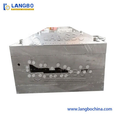 विरोधी संक्षारण प्रदर्शन चिकनी सतह 2 मिमी पीवीसी फर्नीचर स्कर्टिंग बोर्ड एज बैंडिंग उत्पादन लाइन