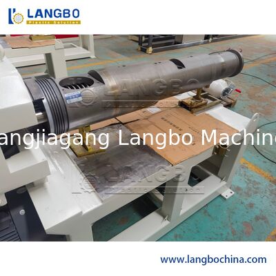 डब्ल्यूपीसी कॉनिकल ट्विन स्क्रू एक्सट्रूडर एसी मोटर्स वैकल्पिक टच स्क्रीन कंट्रोल पैनल