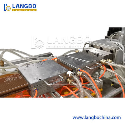 डब्ल्यूपीसी वुड प्लास्टिक कम्पोजिट डेकिंग फ्लोर फेंस पोस्ट विंडो और डोर पैनल फ्रेम प्रोफाइल मेकिंग मशीन एक्सट्रूडर