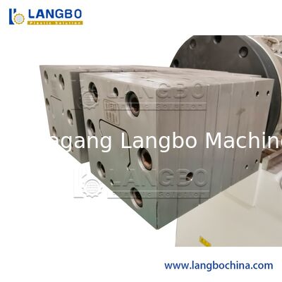 शंक्वाकार ट्विन स्क्रू एक्सट्रूडर पीवीसी केबल ट्रंक प्रोफाइल कंडक्ट चैनल प्रोफाइल एक्सट्रूज़न बनाने की मशीन