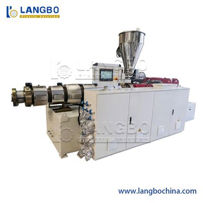 पूरी तरह से स्वचालित पीई पीवीसी लकड़ी प्लास्टिक खोखले ठोस मंजिल चौड़े दरवाजे पैनल बगीचे बाड़ शंकु जुड़वां पेंच extruder प्लास्टिक मशीन