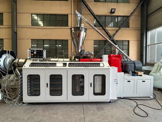 चीन में उन्नत बड़ी व्यास 400-710 मिमी प्लास्टिक यूपीवीसी बनाने की मशीन फैक्टरी