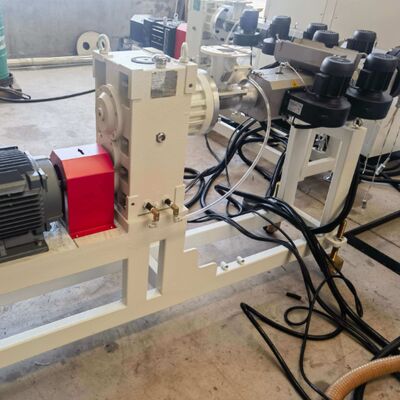 उच्च परिशुद्धता पीवीसी मूल्य टैग धारक एक्सट्रूज़न लाइन