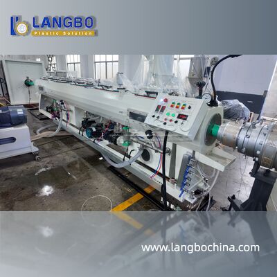 पीवीसी स्कर्टिंग बोर्ड ∙ आर्द्रता प्रतिरोधी लकड़ी अनाज प्रभाव गीले वातावरण के लिए