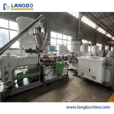 डब्ल्यूपीसी डेकिंग लाइन -- बाहरी बोर्डों के लिए एक्सट्रूज़न, कैलिब्रेशन, एम्बॉसिंग