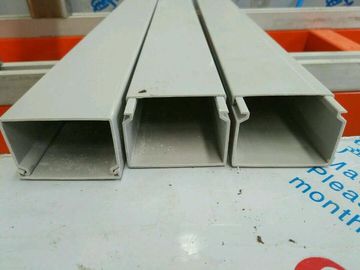 पीवीसी प्रोफाइल / यूपीवीसी दरवाजा और खिड़की बनाने की मशीन डबल पेंच extruder